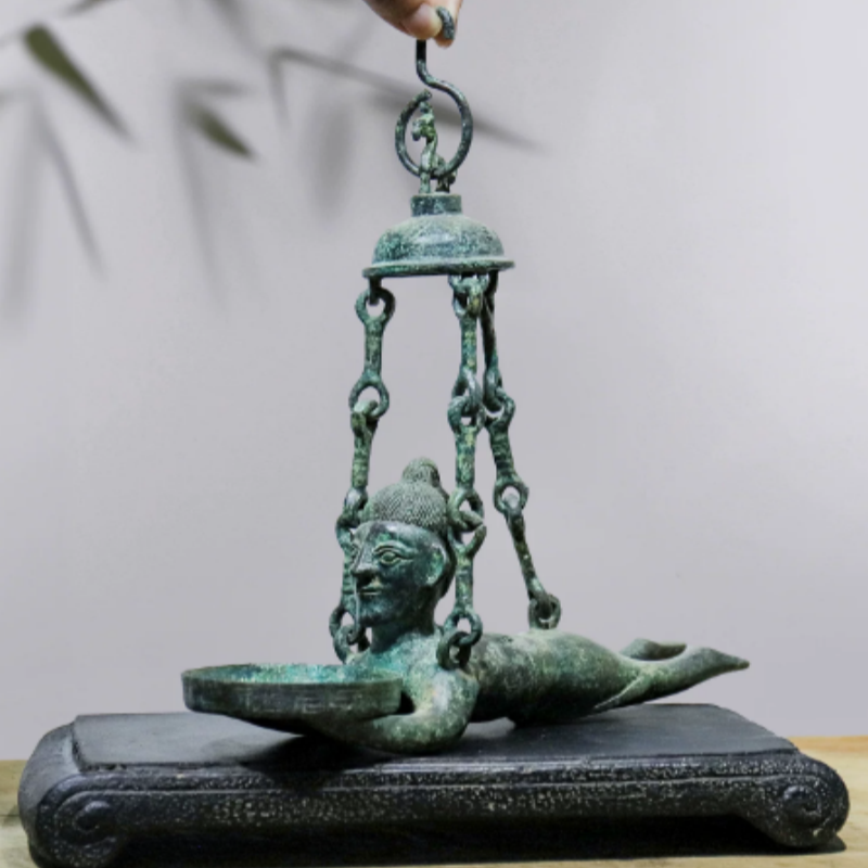 Collectible Vintage Lamps - Lámpara Colgante Figurativa de Bronce Vintage